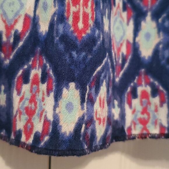 Hollister Women's Aztec Pattern Crop Tank Size XS - Picture 2 of 9